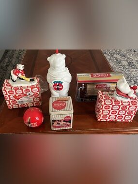 Coca-Cola bundle of vintage 1990s collectable items